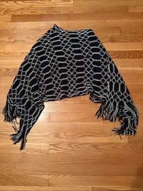 2 Chic Black & White Geometric Fringe Poncho